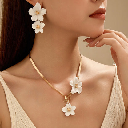 Statement White Flower Jewellery Set — Necklace, Earrings and Bracelet