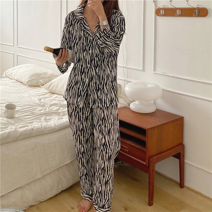 Pijama de damă cu nasturi – alb-negru cu imprimeu zebră