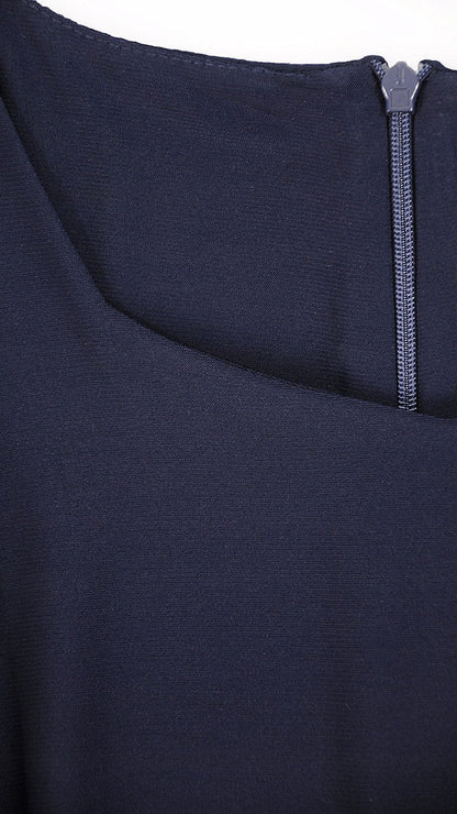 Elegancka sukienka w kwiaty Agata | color:granatowy