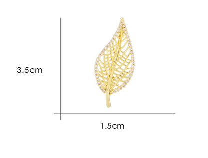 Distinctive Gold-Tone Leaf Brooch with Cubic Zirconia Edging — Clothing Accessory with a Pearl