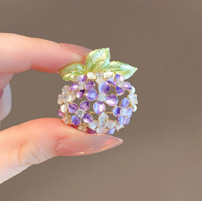 Wyjątkowa broszka w kolorze złotym bukiet z fioletowych kwiatów do ubrań listki cyrkonie perła