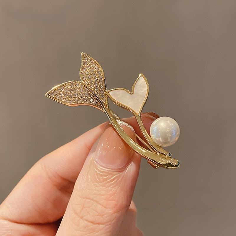 Distinctive Gold-Tone Two-Leaf Brooch with a Pearl — Clothing Accessory with Cubic Zirconia